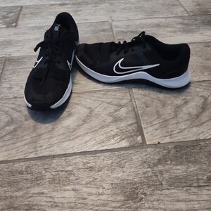 Women's Nike Black And White Cross Training Shoes Size 10 1/2